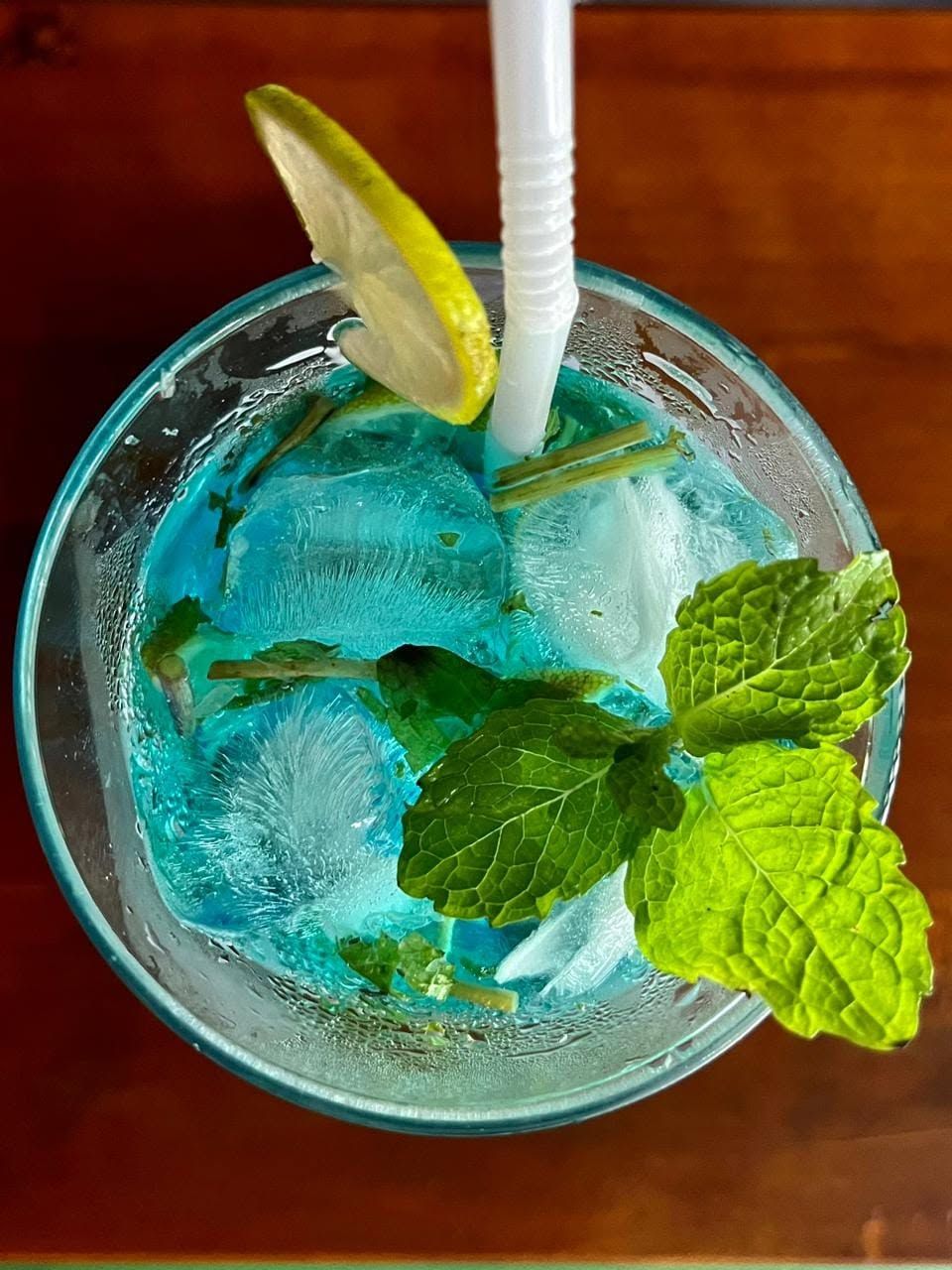 Blue Lagoon Mojito with mint and lime at Café R2
