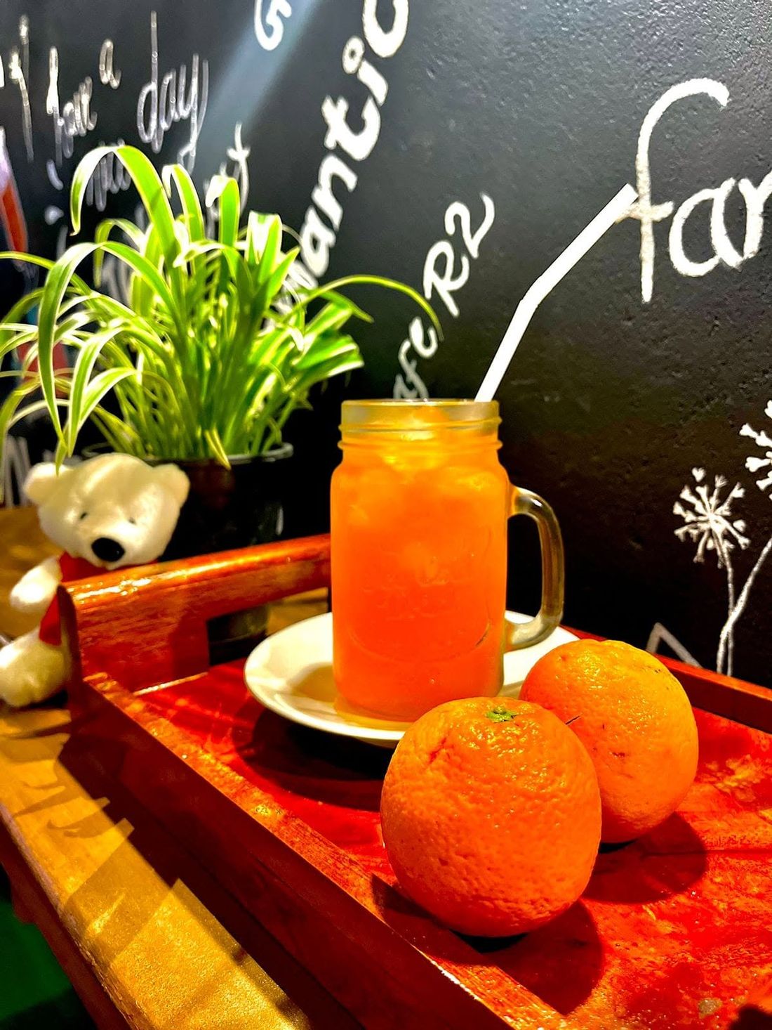 Fresh orange juice made with real oranges at Café R2